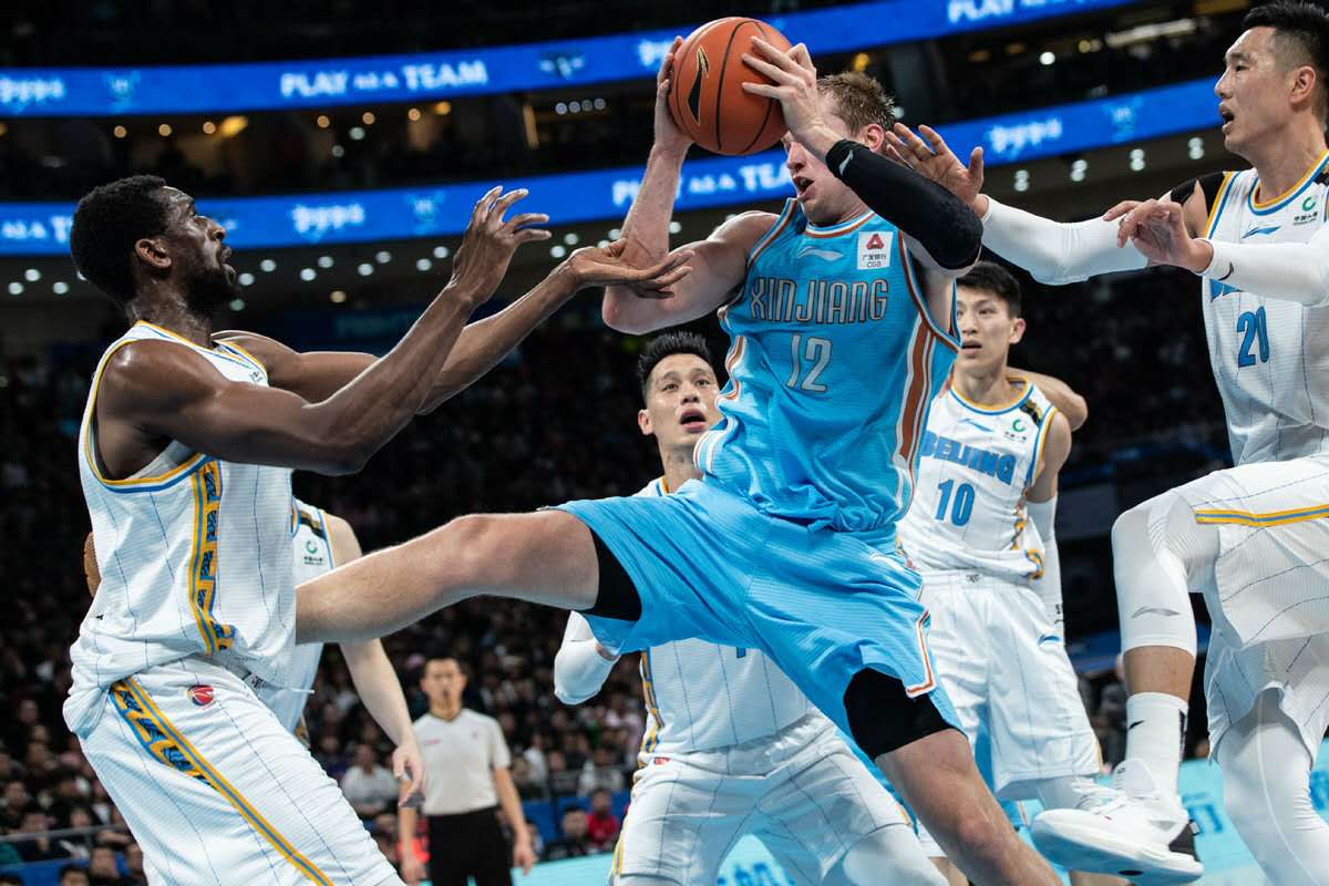 华体会体育app官网包含瓦伦西亚迎CBA常规赛关键赛,今夜回应争议,震撼外界,临场指挥获称赞的词条